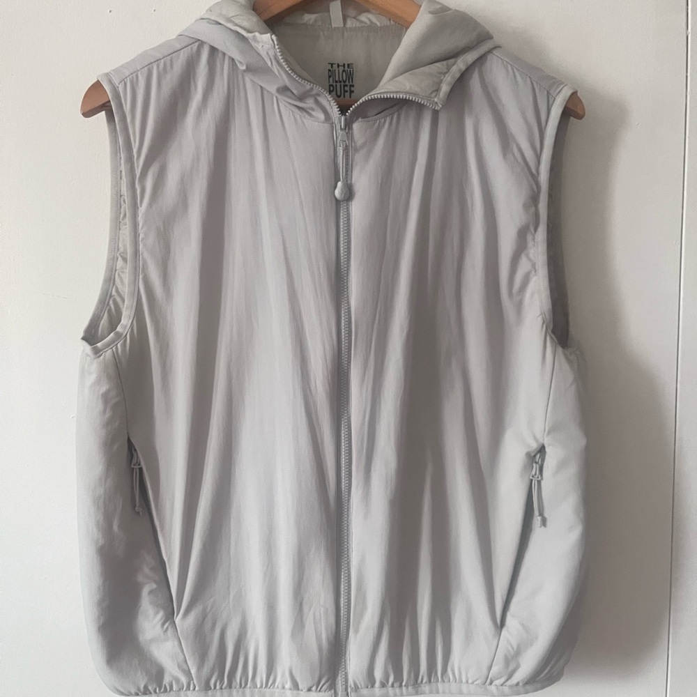 Aritzia Light Gray Hooded Zero Degree Vest